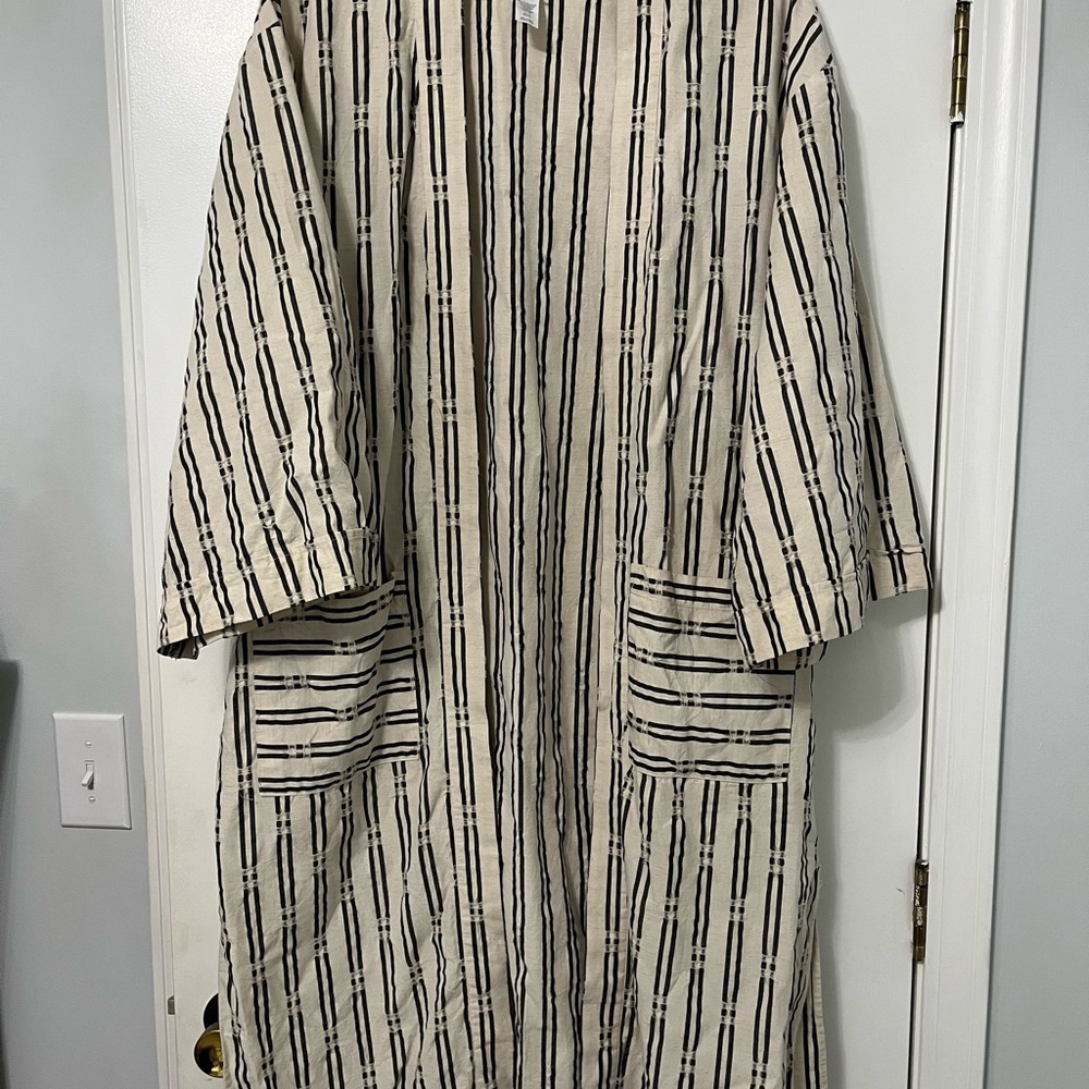 Universal Thread Black and Cream Striped Kimono One Size